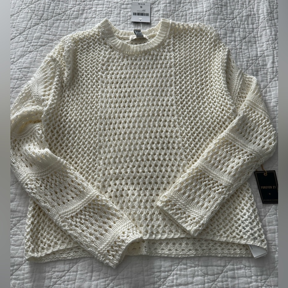 Forever 21 sweater top. New with tags! Color Cream. Size Small.